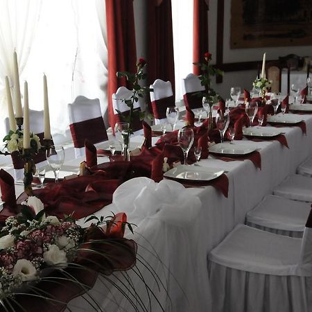 Hotel Restauracja Kaukaska Jadwiga Choroszy Wolsztyn Luaran gambar