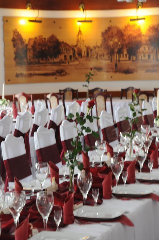 Hotel Restauracja Kaukaska Jadwiga Choroszy Wolsztyn Luaran gambar