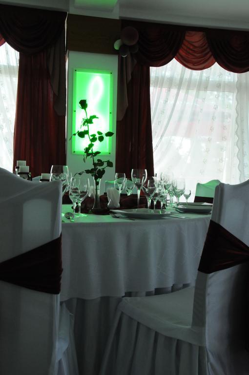 Hotel Restauracja Kaukaska Jadwiga Choroszy Wolsztyn Luaran gambar