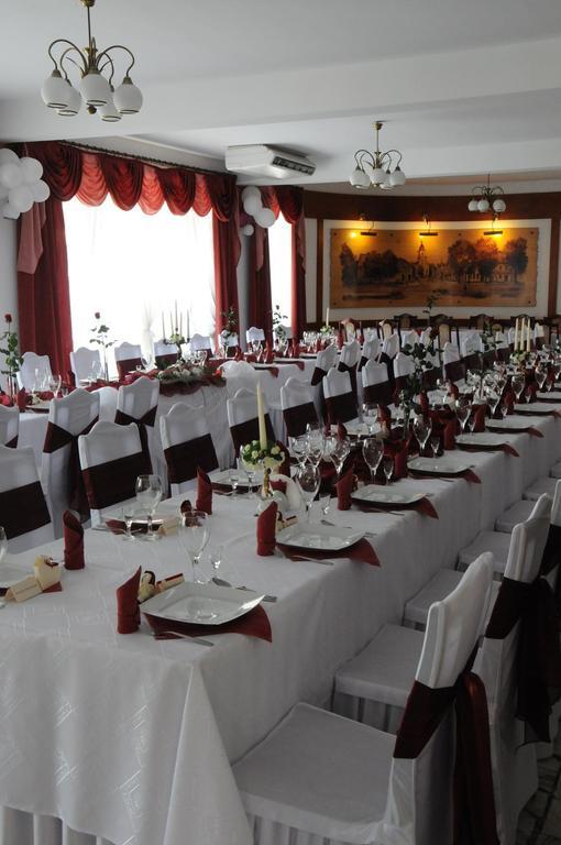 Hotel Restauracja Kaukaska Jadwiga Choroszy Wolsztyn Luaran gambar