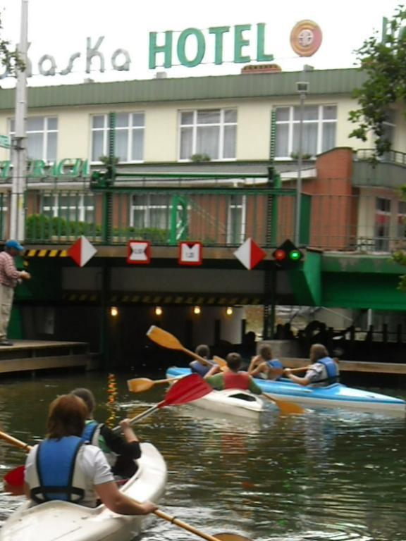 Hotel Restauracja Kaukaska Jadwiga Choroszy Wolsztyn Luaran gambar