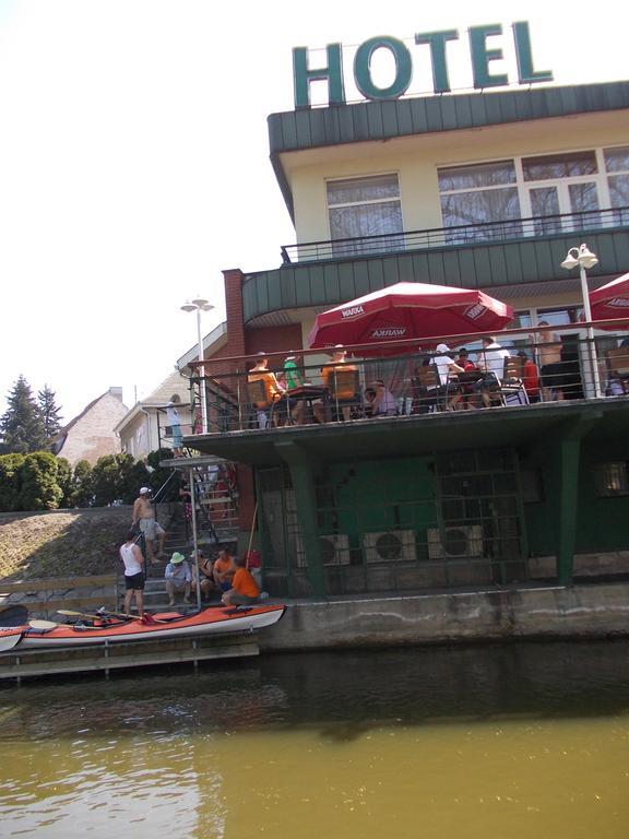 Hotel Restauracja Kaukaska Jadwiga Choroszy Wolsztyn Luaran gambar
